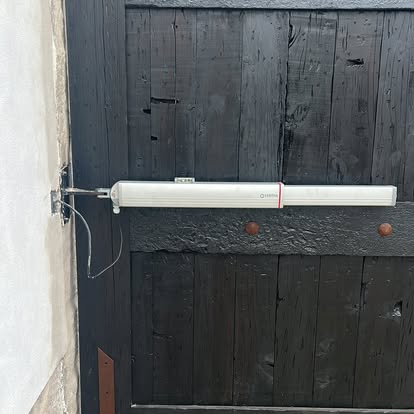 Portón abatible automático León — APRI